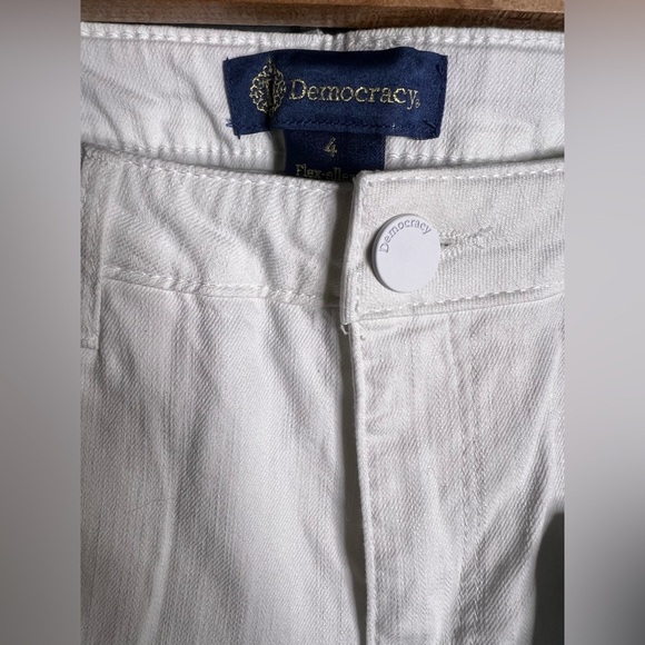 NWT Democracy Mid-Rise Flex-Ellent Girlfriend Jean with Cropped Hem SZ 4 - Picture 4 of 11